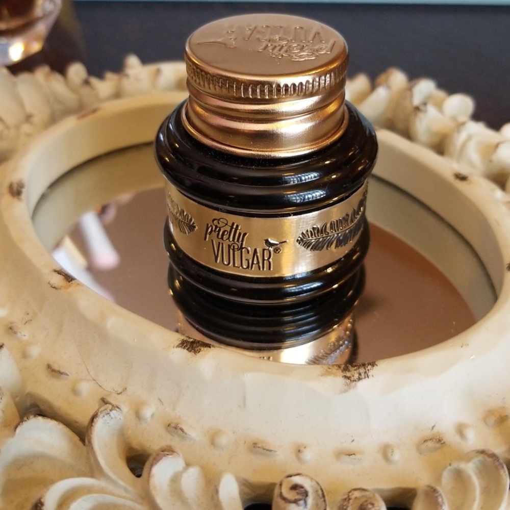 Pretty Vulgar The Ink gel eyeliner in Black List